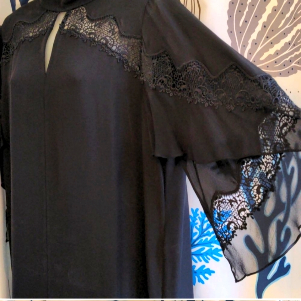 Elie Tahari shitt